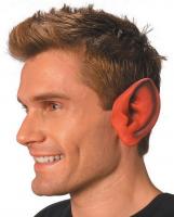 Заостренные уши красного цвета