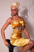 Золотое платье-футляр