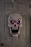 Светящийся череп на дверь 50 см