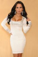 Белое приталенное платье