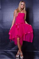 Малиновое легкое платье