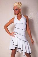 Белое платье с черной отделкой