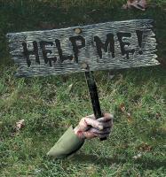 Табличка в руке Help Me