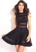 Черное платье с вырезами