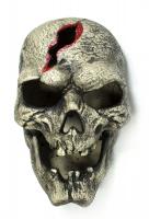 Пластиковый череп с трещиной