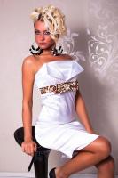 Белое платье-футляр