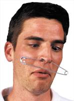 Огромная булавка в нос